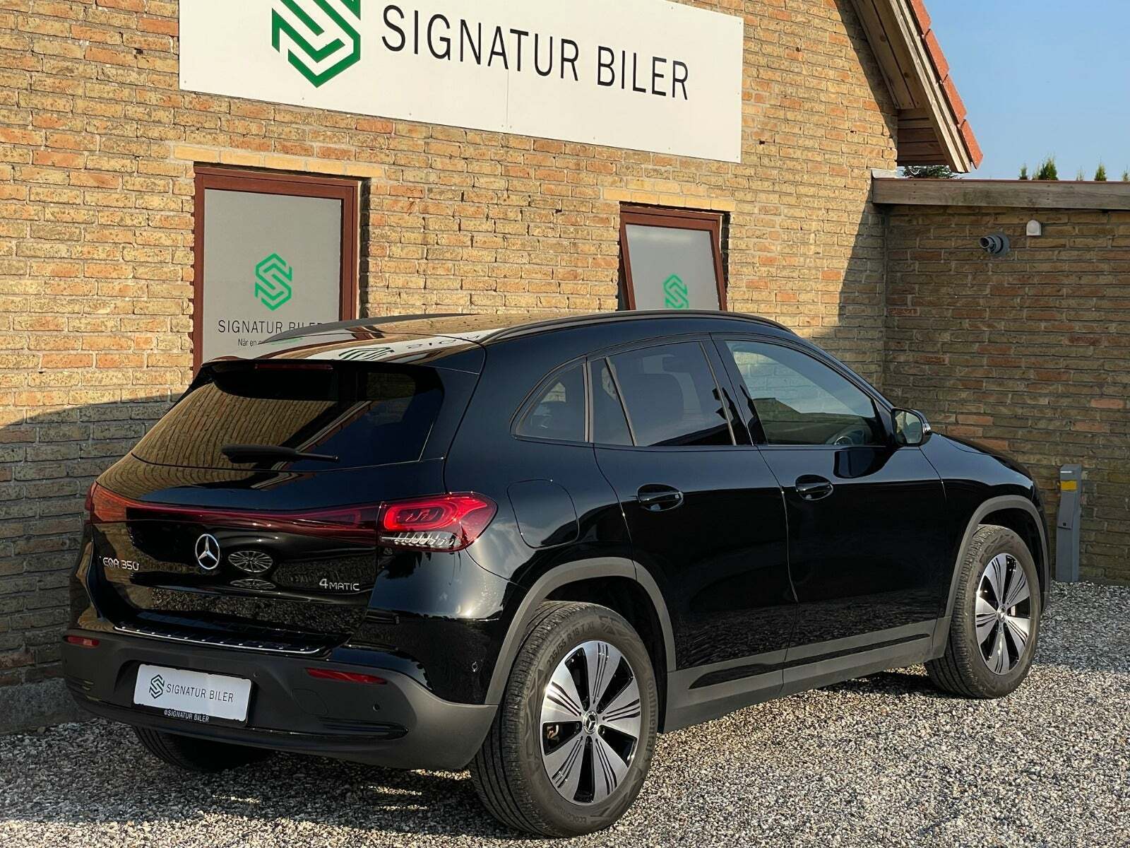 Sort Mercedes EQA350 fra 2023