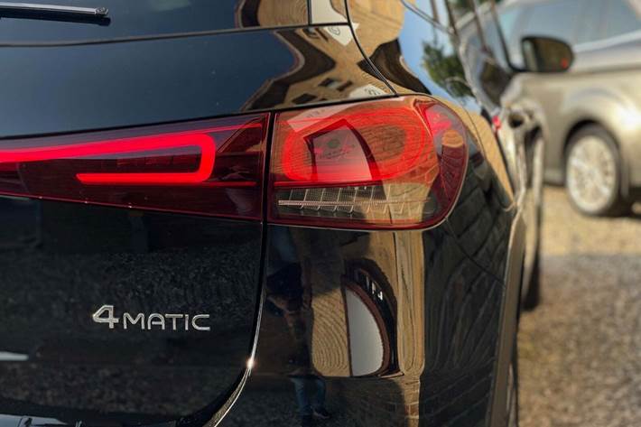 Sort Mercedes EQA350 fra 2023