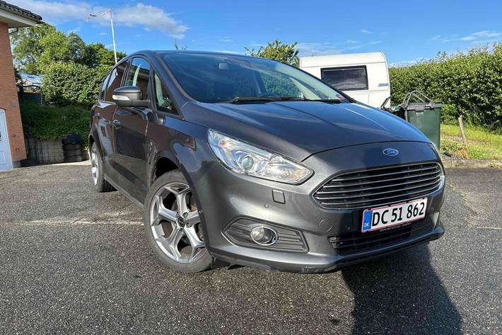 Grå Ford S-MAX fra 2016