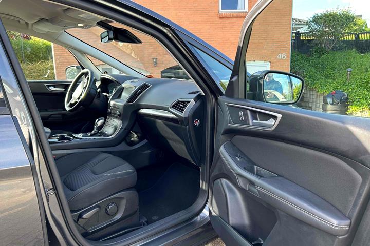 Grå Ford S-MAX fra 2016