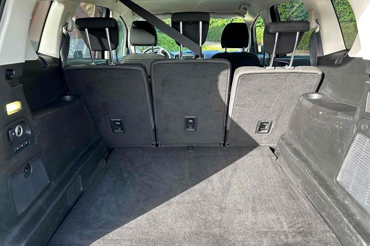 Grå Ford S-MAX fra 2016