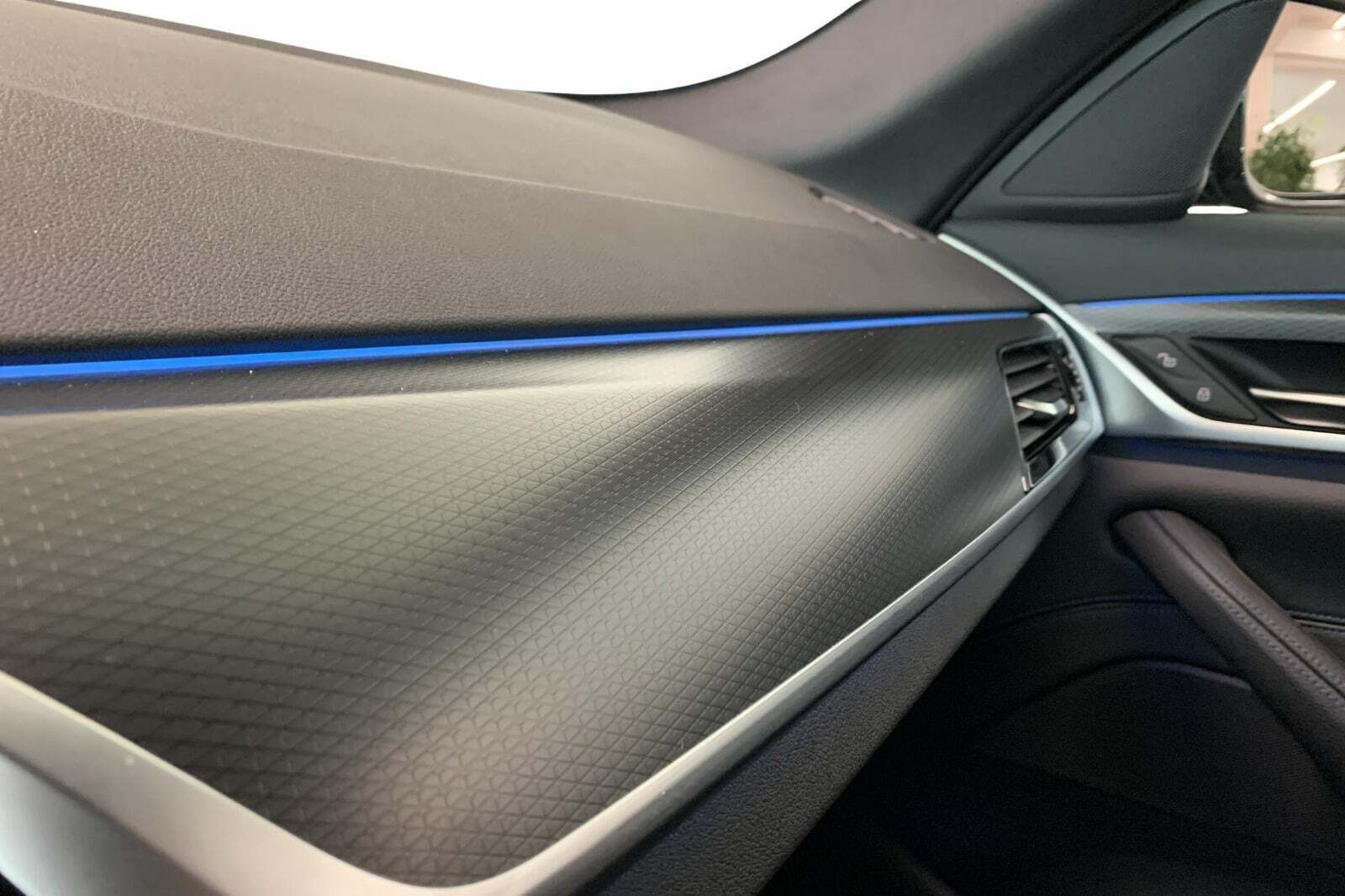 Sort BMW 545e fra 2022