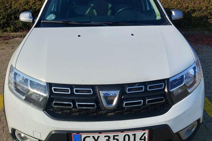 Hvid Dacia Logan Stepway fra 2018