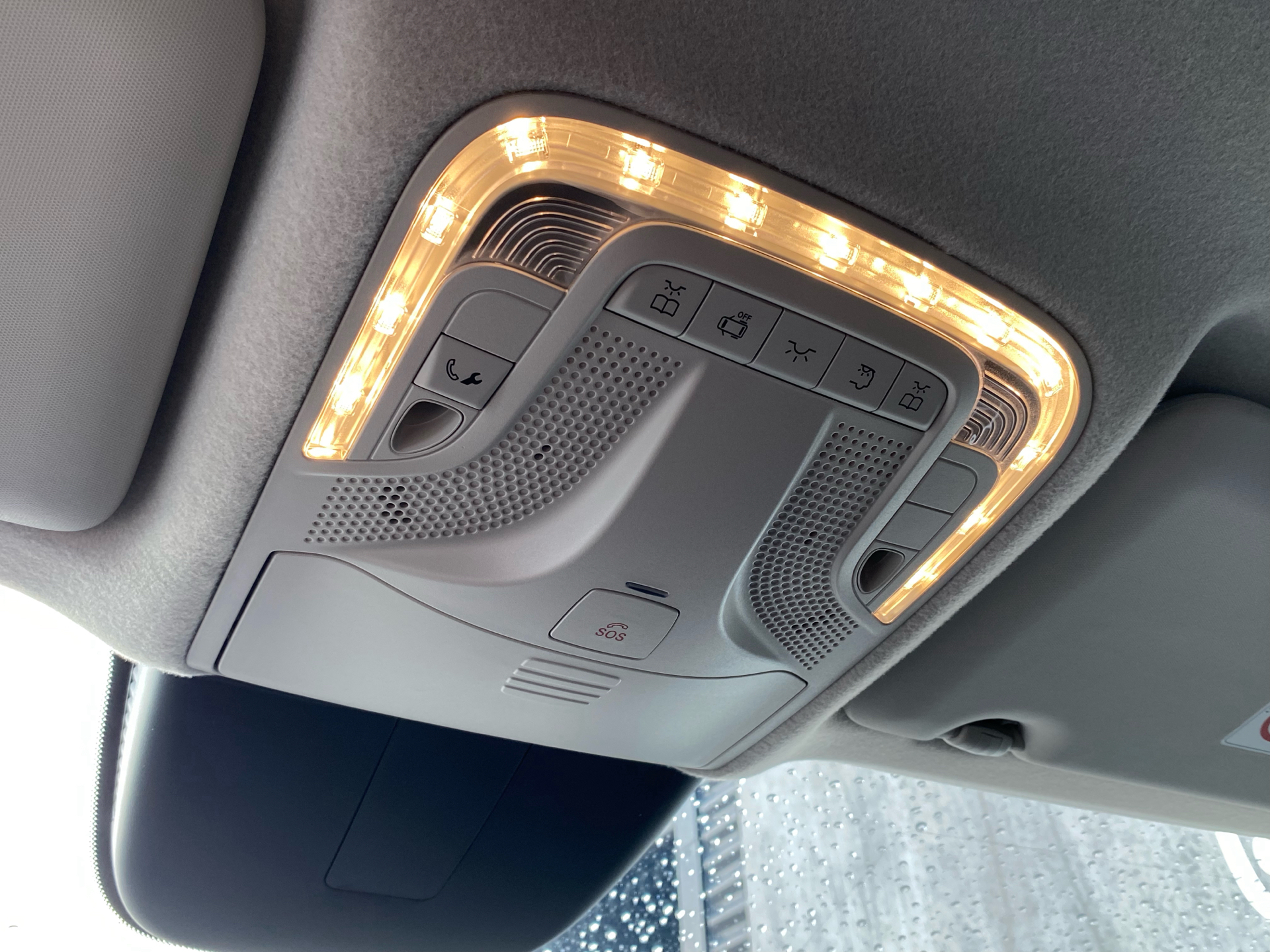 Hvid Mercedes eVito fra 2023