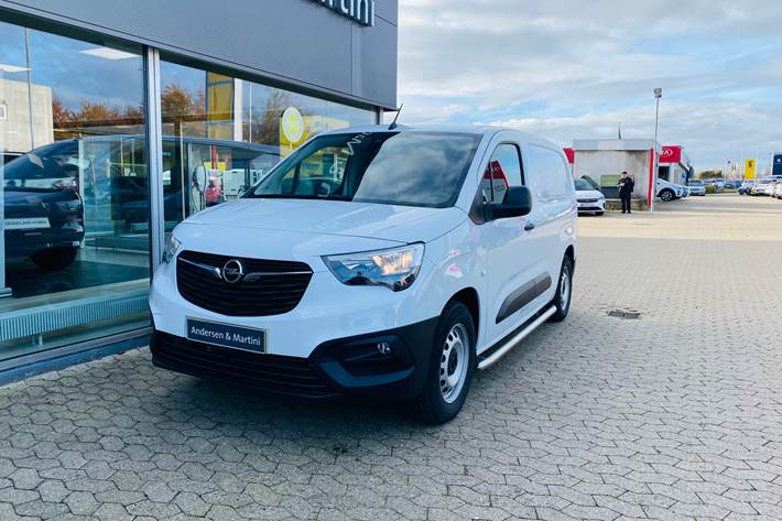 Hvid Opel Combo-e fra 2023