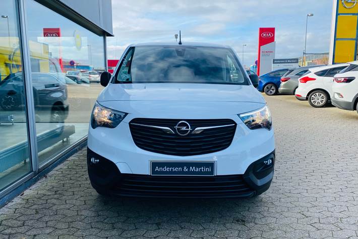 Hvid Opel Combo-e fra 2023