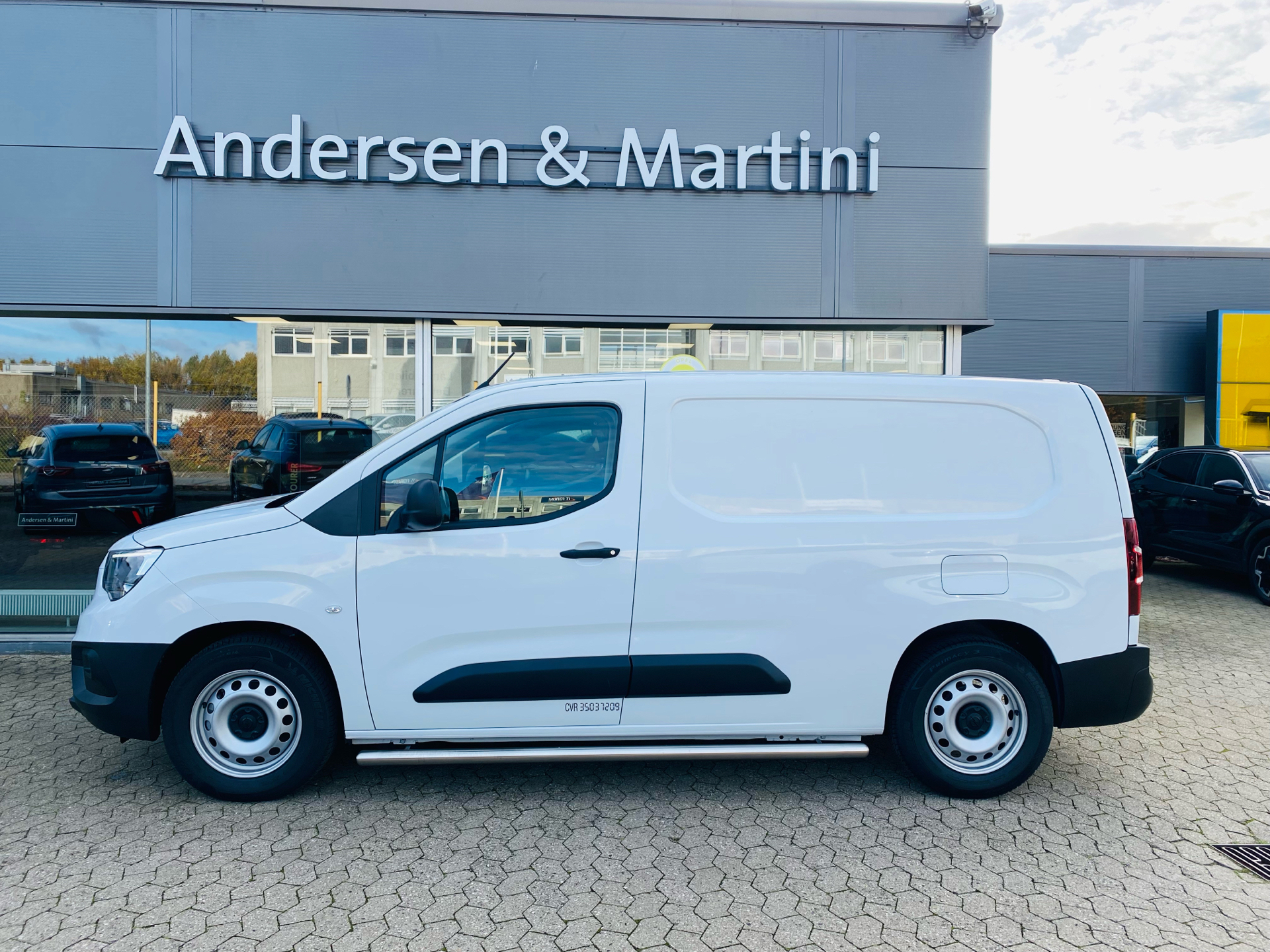 Opel Combo-e L2V1 EL Innovation+ 136HK Van Trinl. Gear