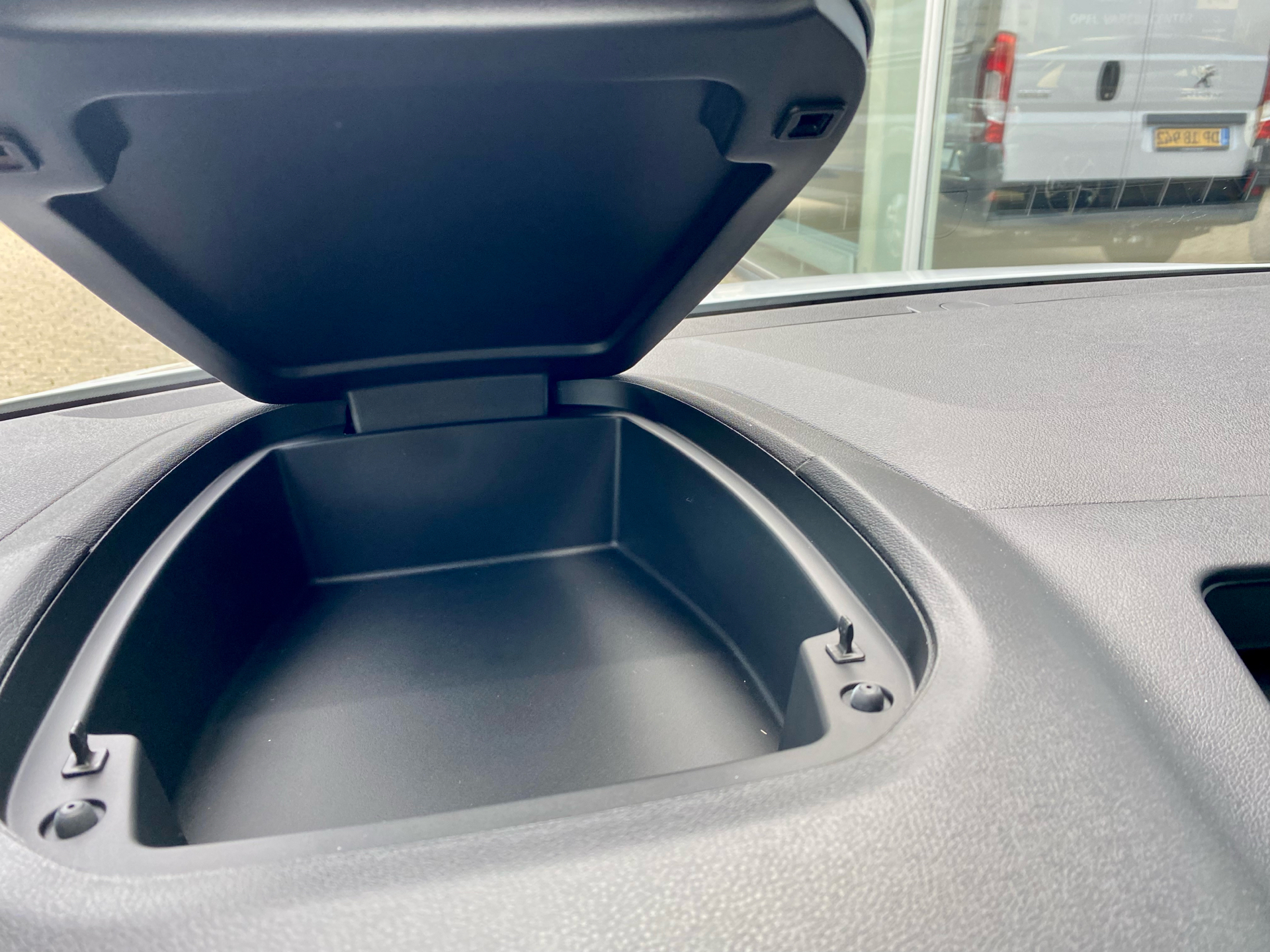 Hvid Opel Combo-e fra 2023