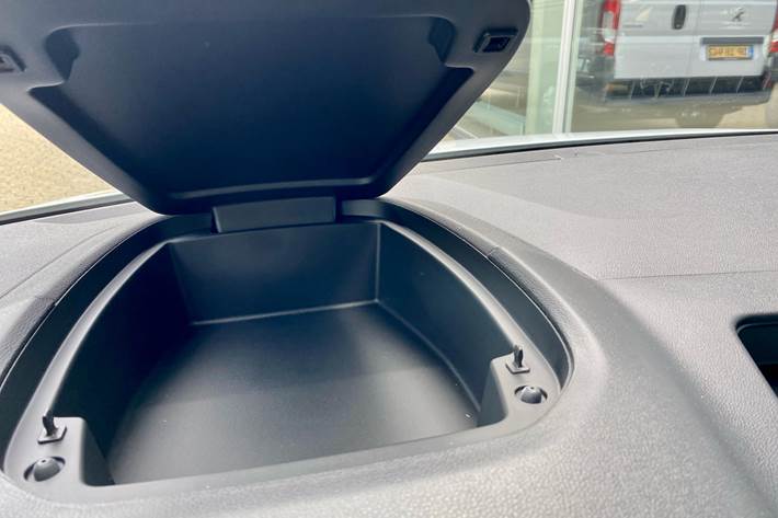 Hvid Opel Combo-e fra 2023