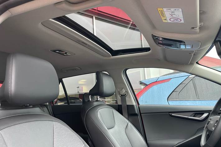 Rød Kia Niro fra 2022