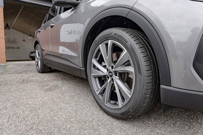 Grå Audi Q4 e-tron fra 2021