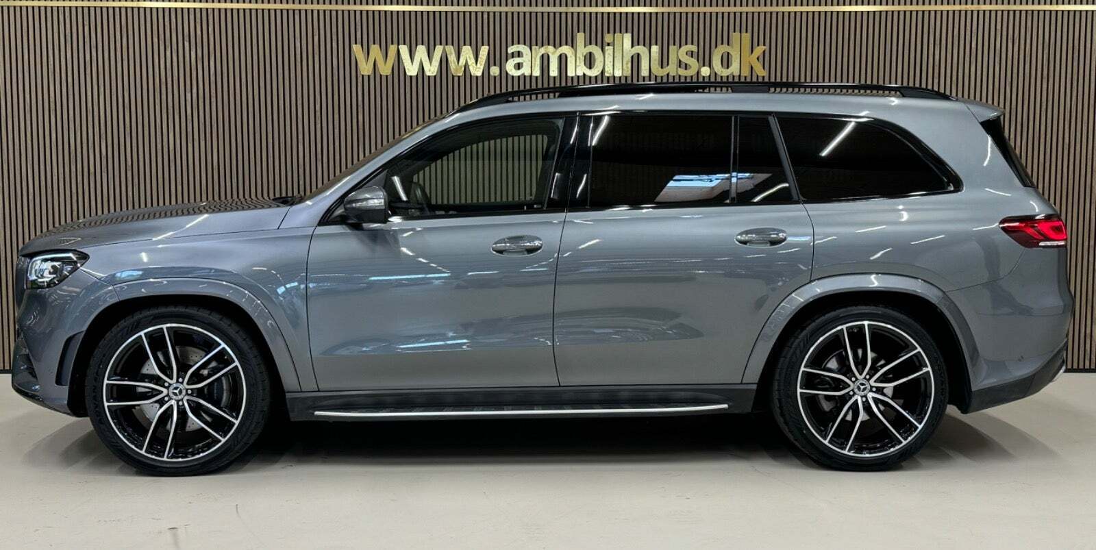 Grå Mercedes GLS400 d fra 2020