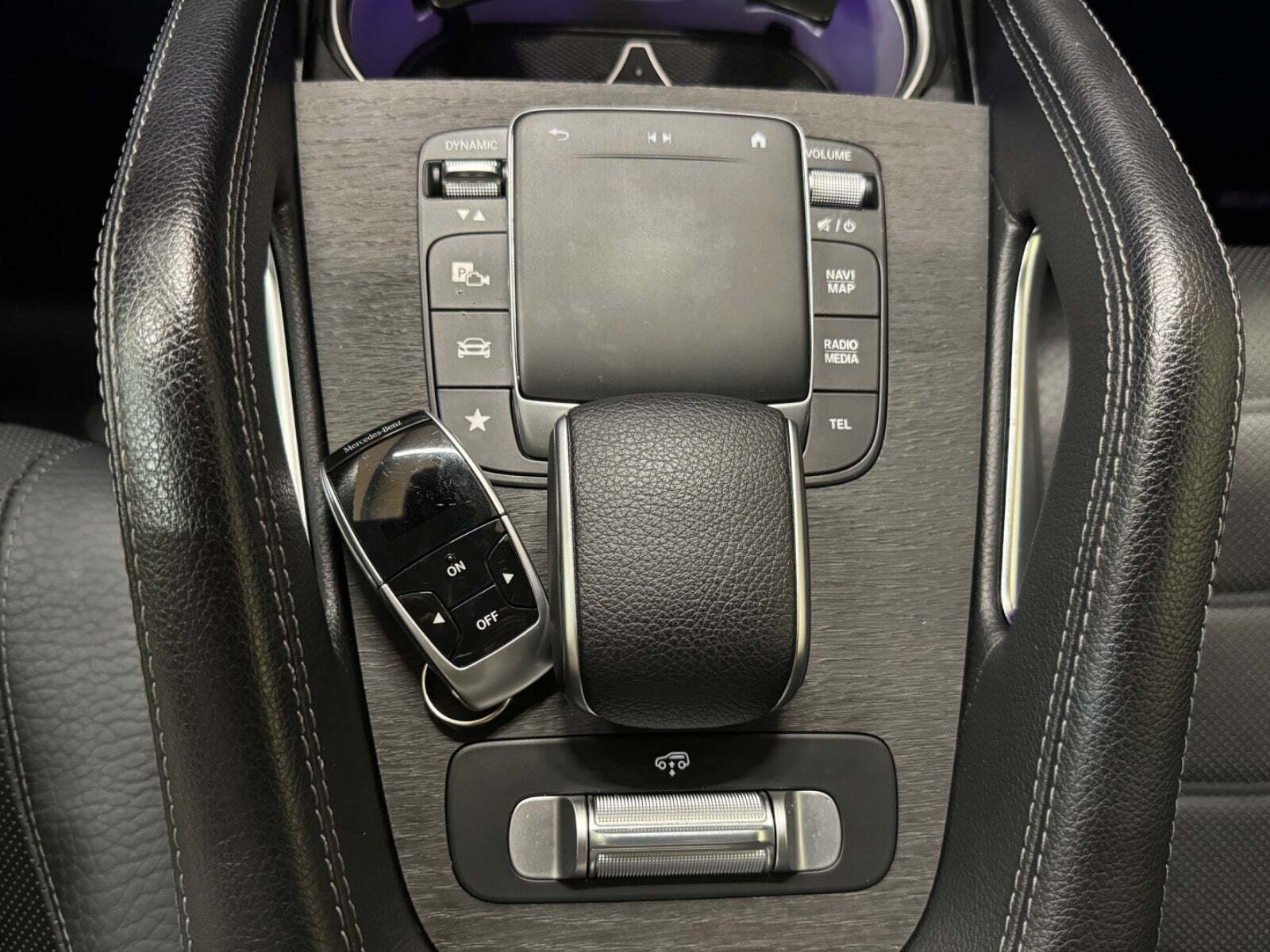 Grå Mercedes GLS400 d fra 2020