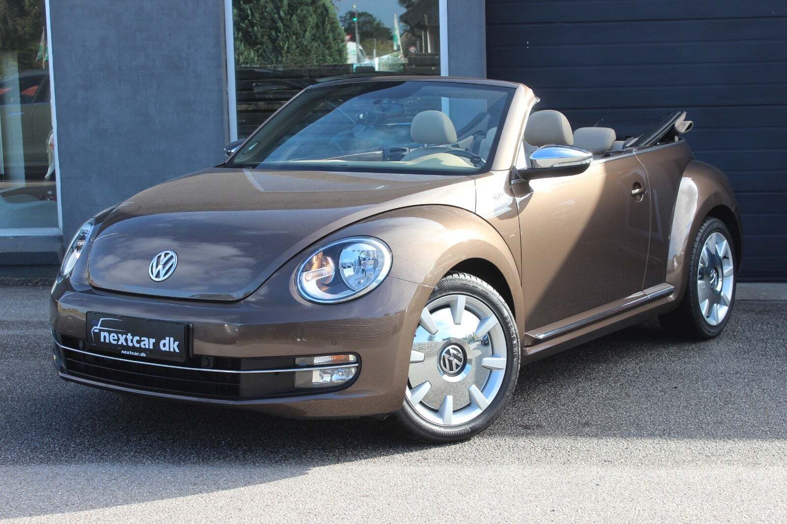 Brun VW The Beetle fra 2013 set udefra