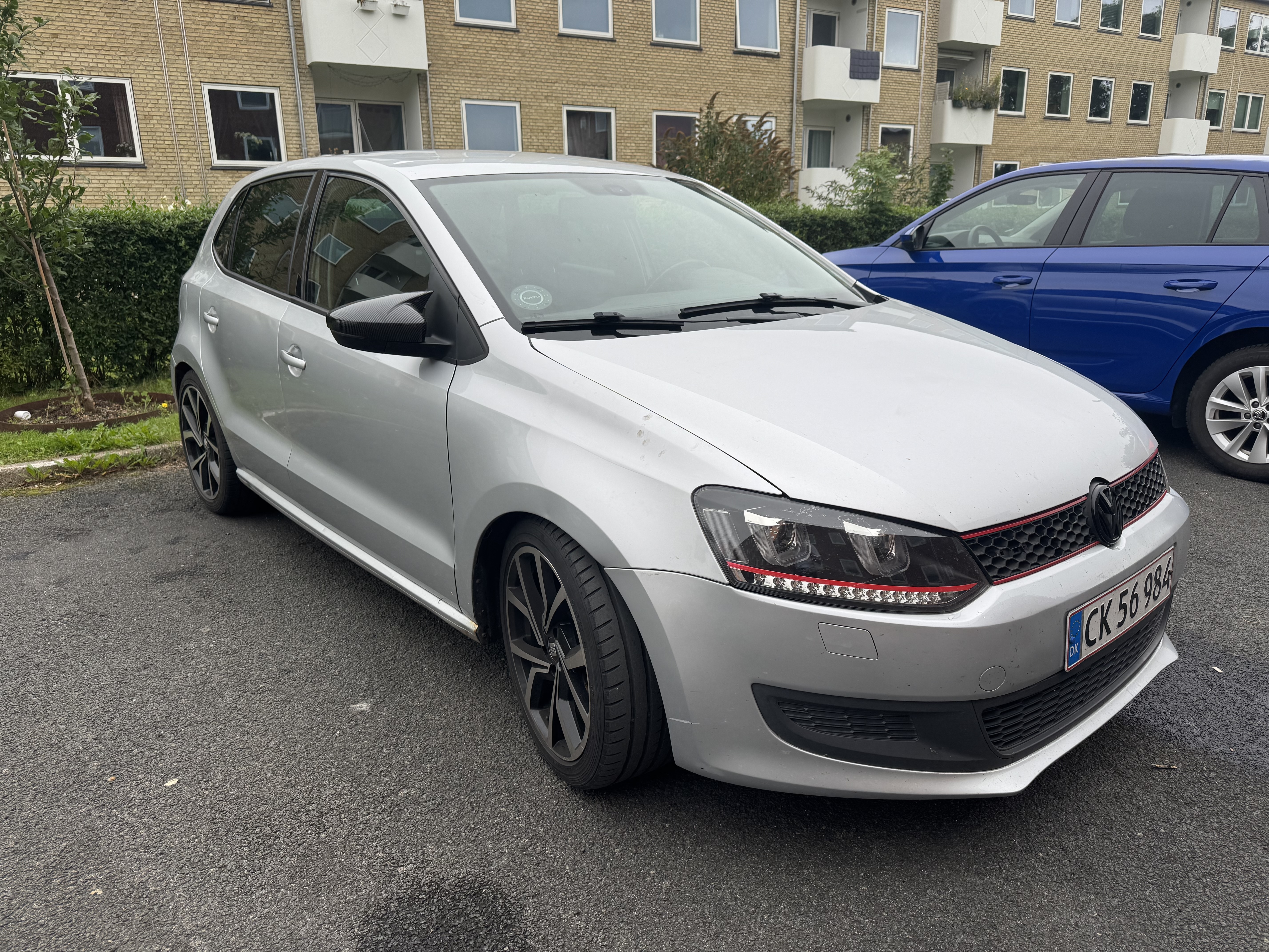 Grå VW Polo fra 2012
