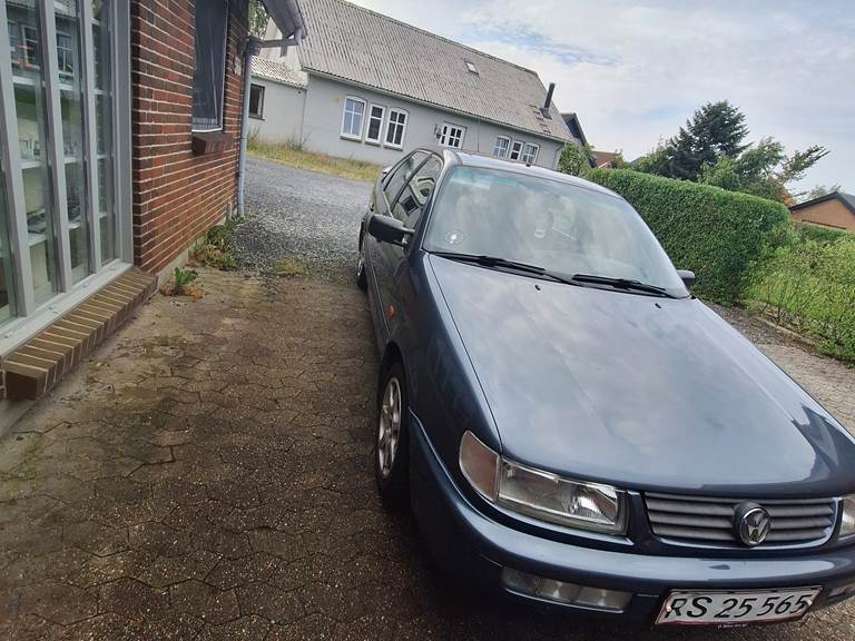 VW Passat 1,8 LIMOUSINE