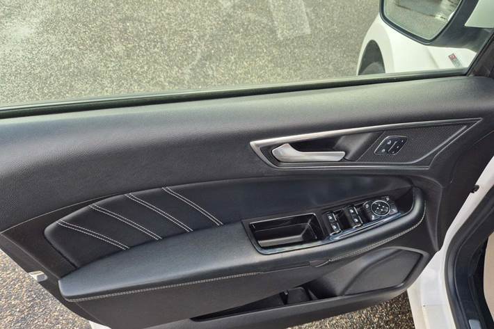 Hvid Ford Edge fra 2017