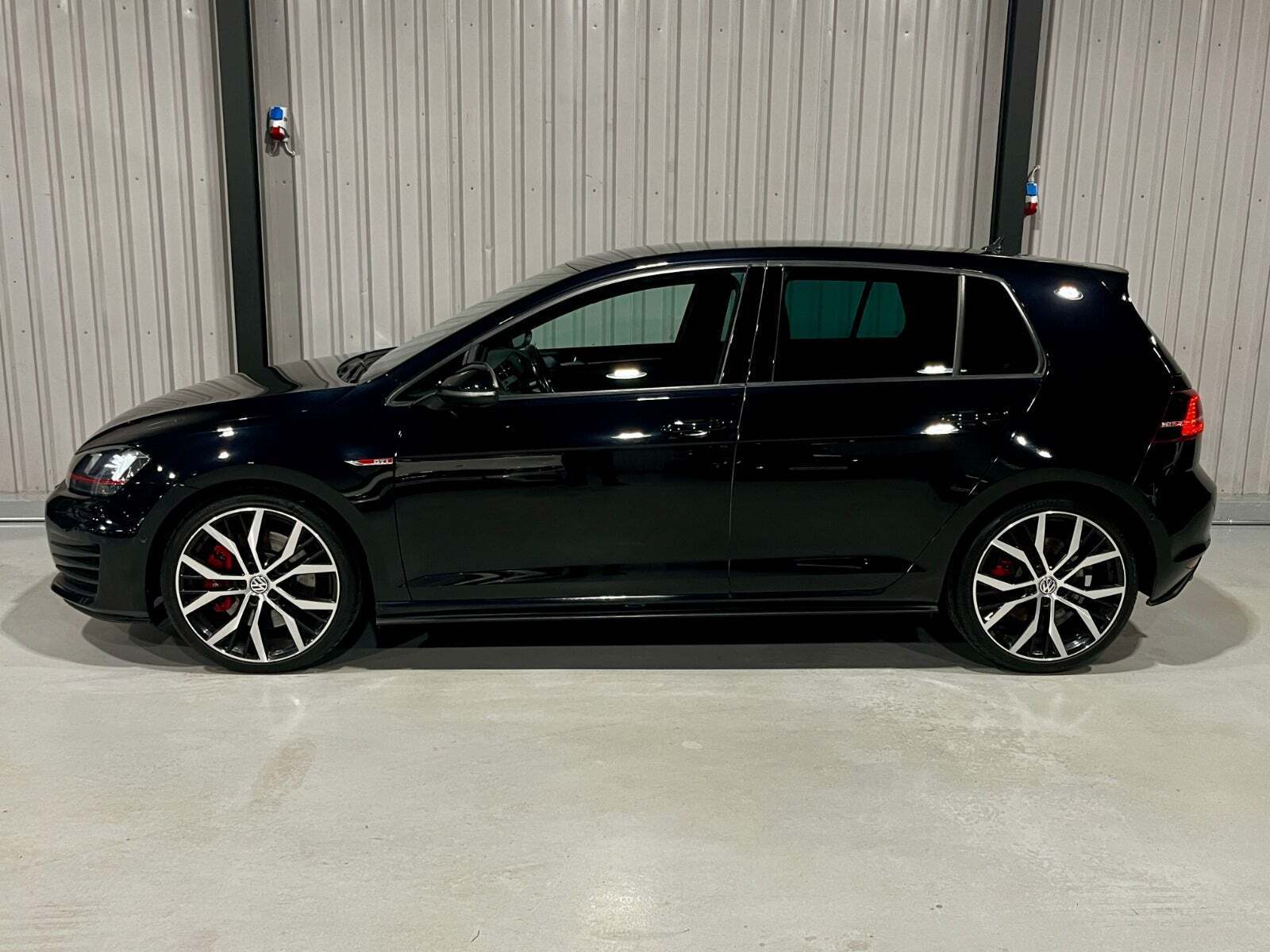 Sort VW Golf VII fra 2014