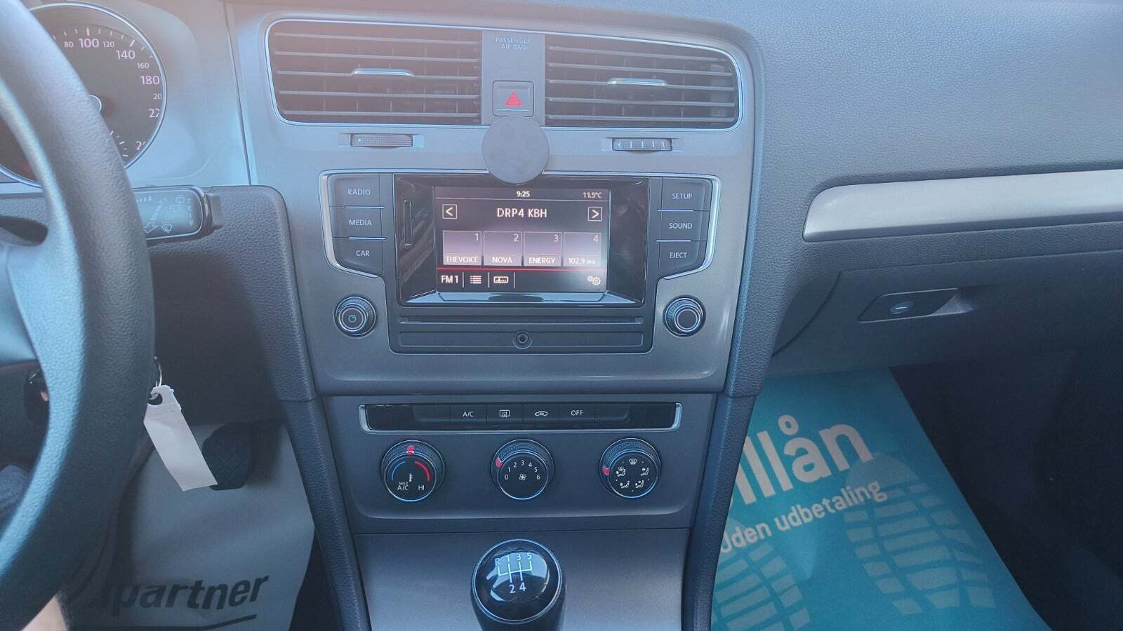 Grå VW Golf VII fra 2014