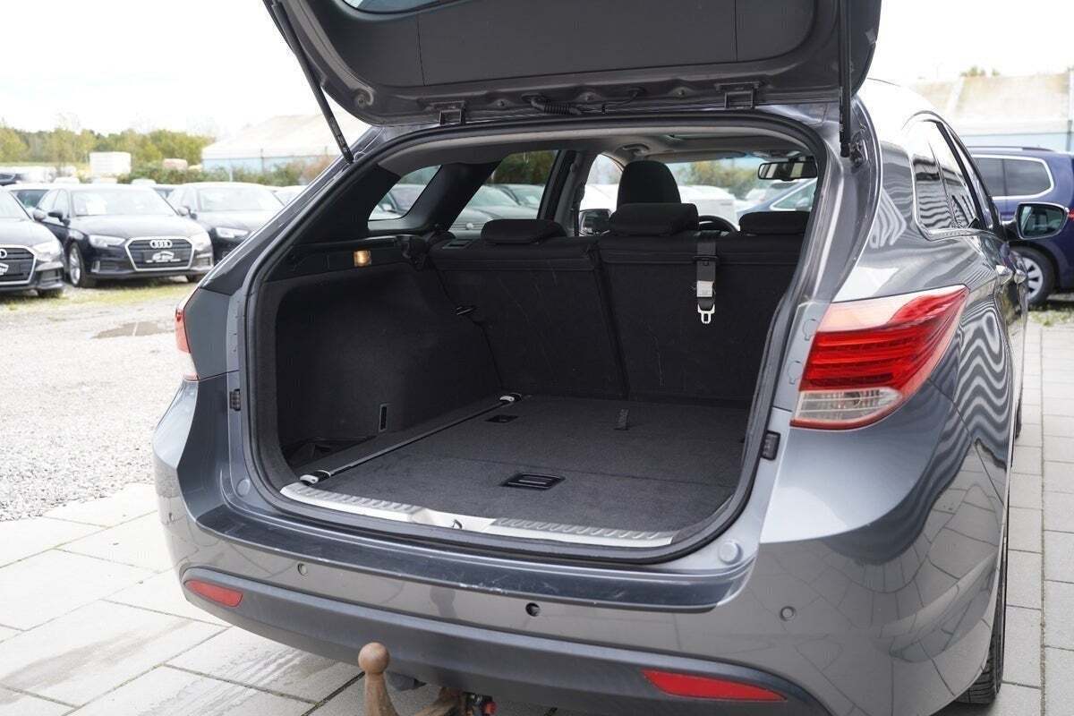 Grå Hyundai i40 fra 2011