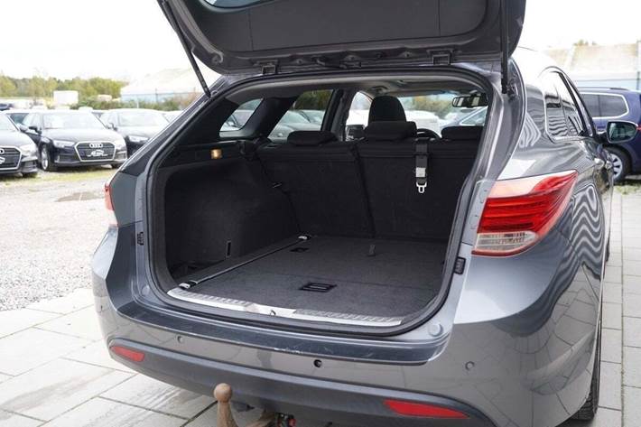 Grå Hyundai i40 fra 2011