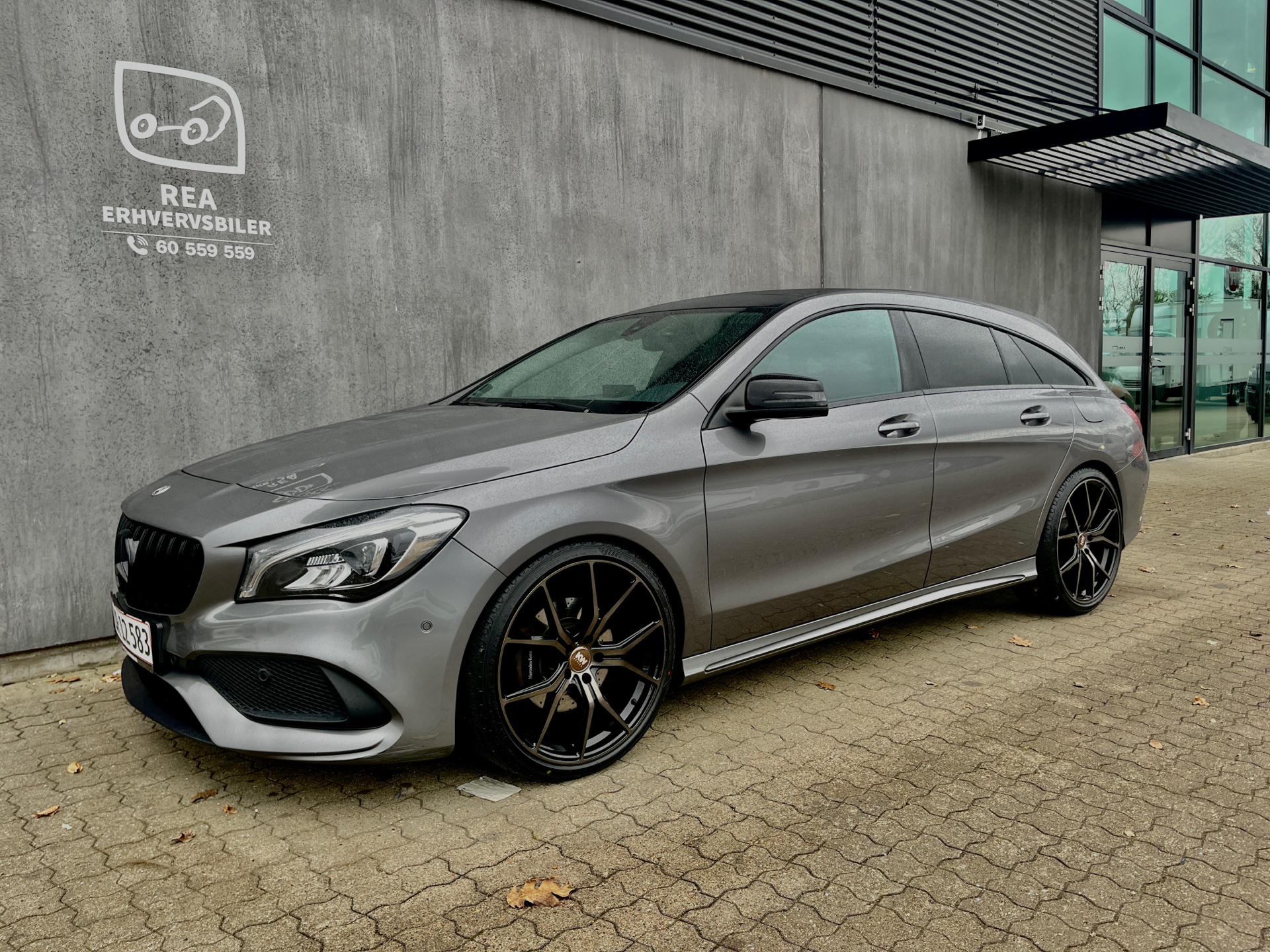 Grå Mercedes CLA220 d fra 2017 set udefra