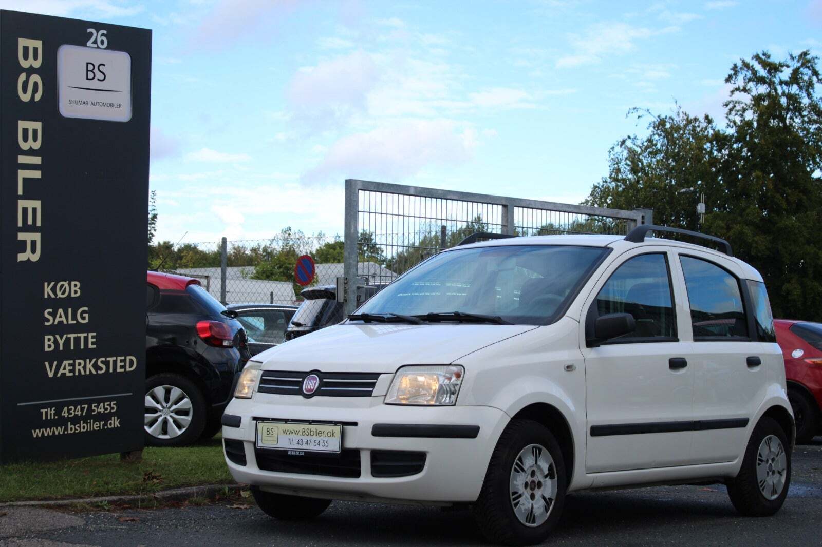 Hvid Fiat Panda fra 2010 set udefra