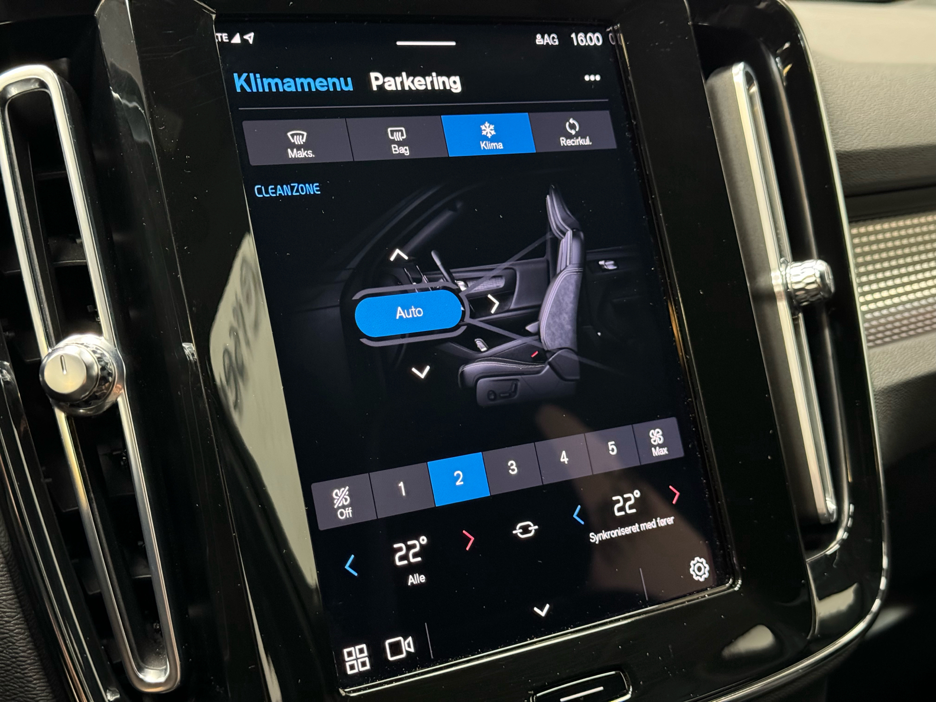 Rød Volvo XC40 fra 2021