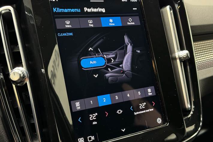 Rød Volvo XC40 fra 2021