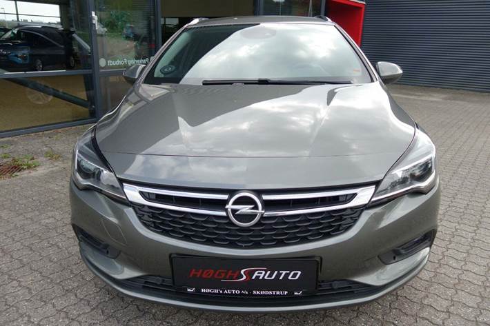 Grå Opel Astra fra 2019