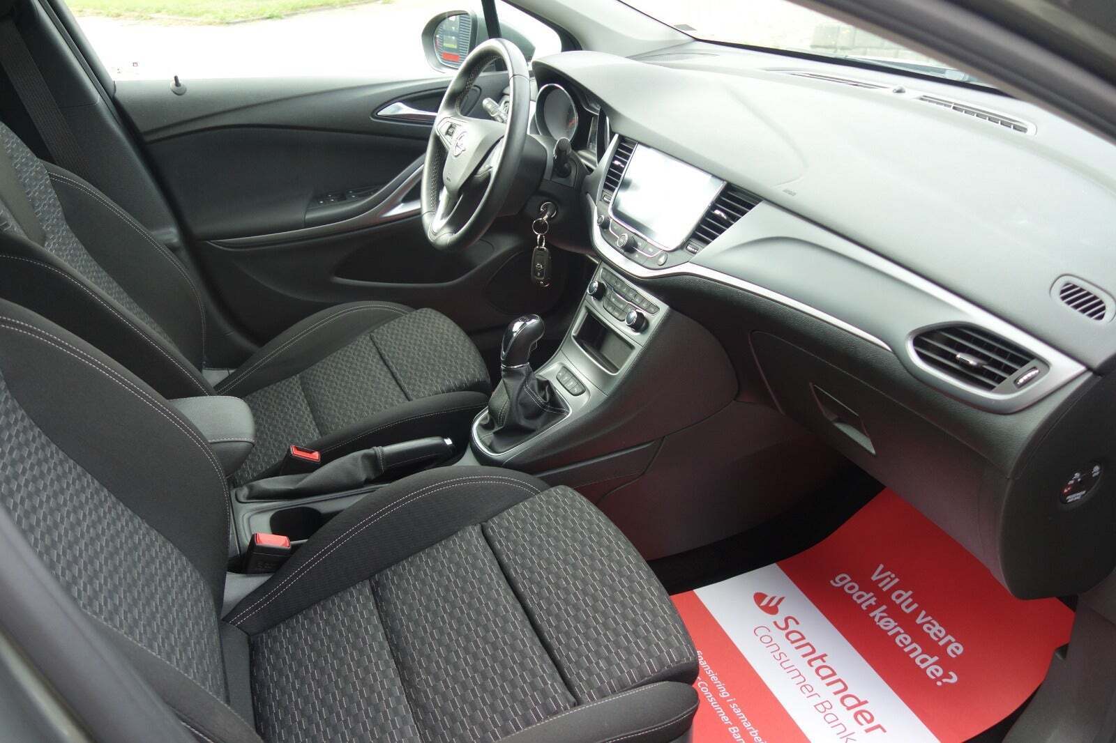 Grå Opel Astra fra 2019