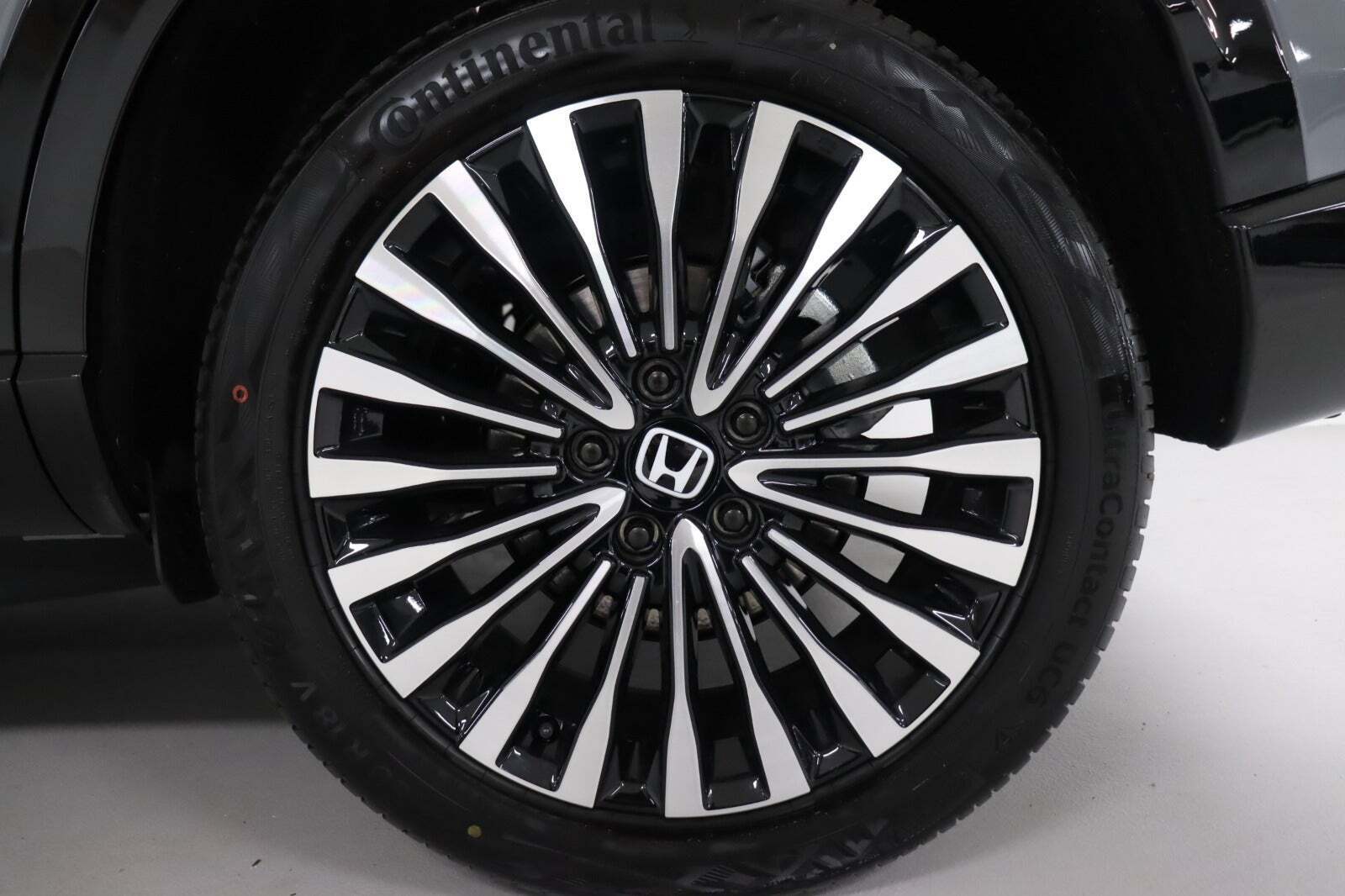 Sort Honda e:Ny1 fra 2023 set udefra