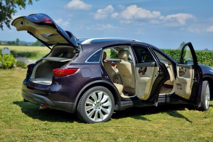 undefined Infiniti FX50 fra 2012