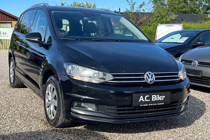 undefined VW Touran fra 2016 set udefra
