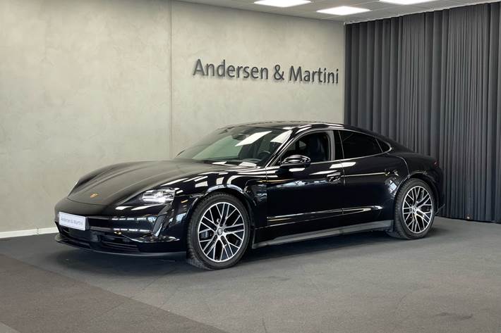 Sort Porsche Taycan fra 2021