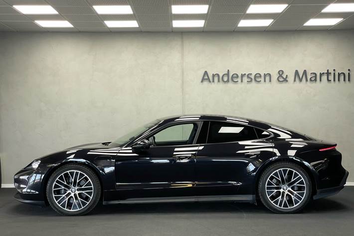 Sort Porsche Taycan fra 2021