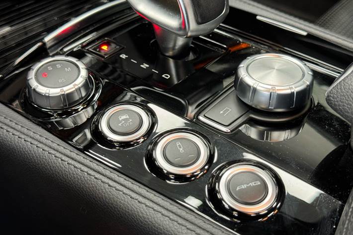 Grå Mercedes CLS63 AMG fra 2011