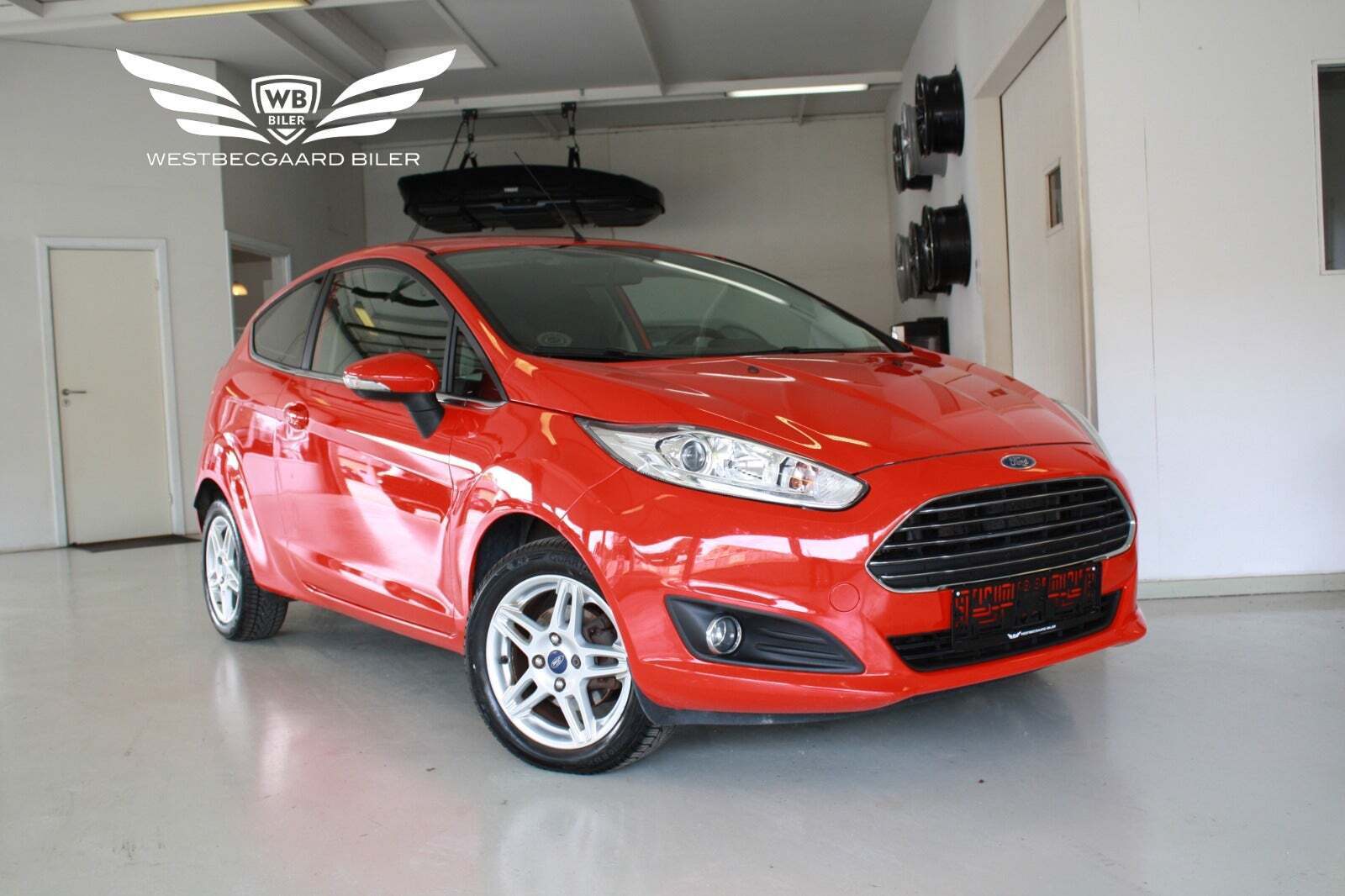 Rød Ford Fiesta fra 2014 set udefra