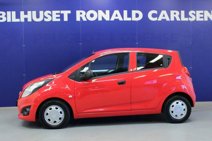 Rød Chevrolet Spark fra 2013