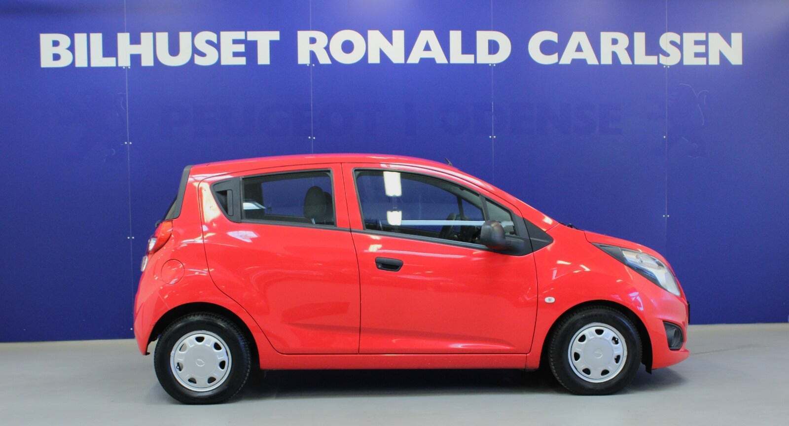 Rød Chevrolet Spark fra 2013