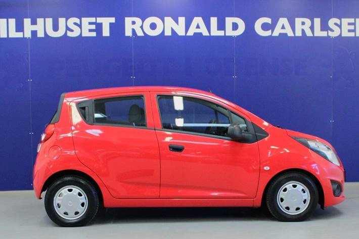 Rød Chevrolet Spark fra 2013