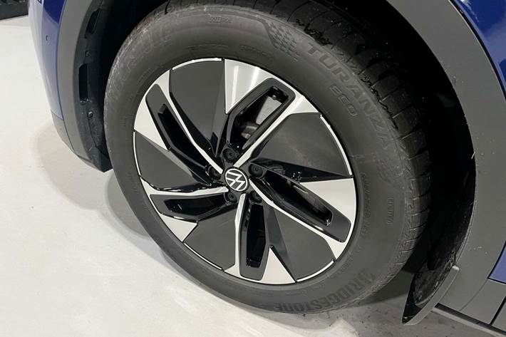 Blå VW ID.4 fra 2023