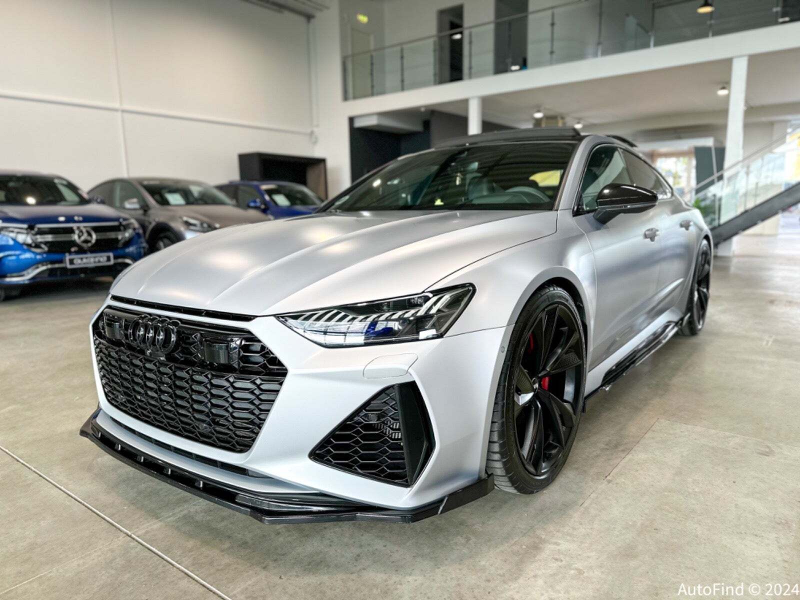Sølv Audi RS7 fra 2020 set udefra