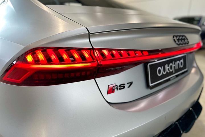 Sølv Audi RS7 fra 2020