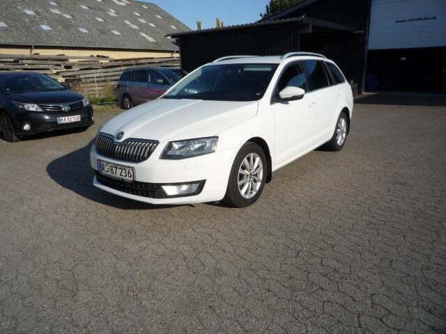 undefined Skoda Octavia fra 2014 set udefra