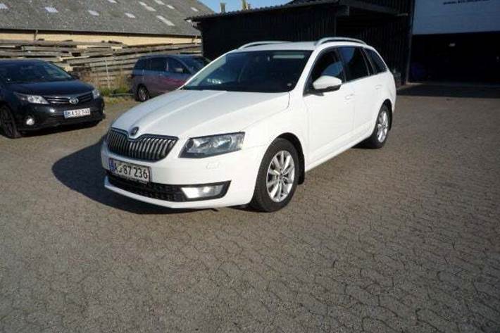 undefined Skoda Octavia fra 2014 set udefra