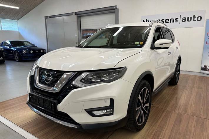 Hvid Nissan X-Trail fra 2018 set udefra