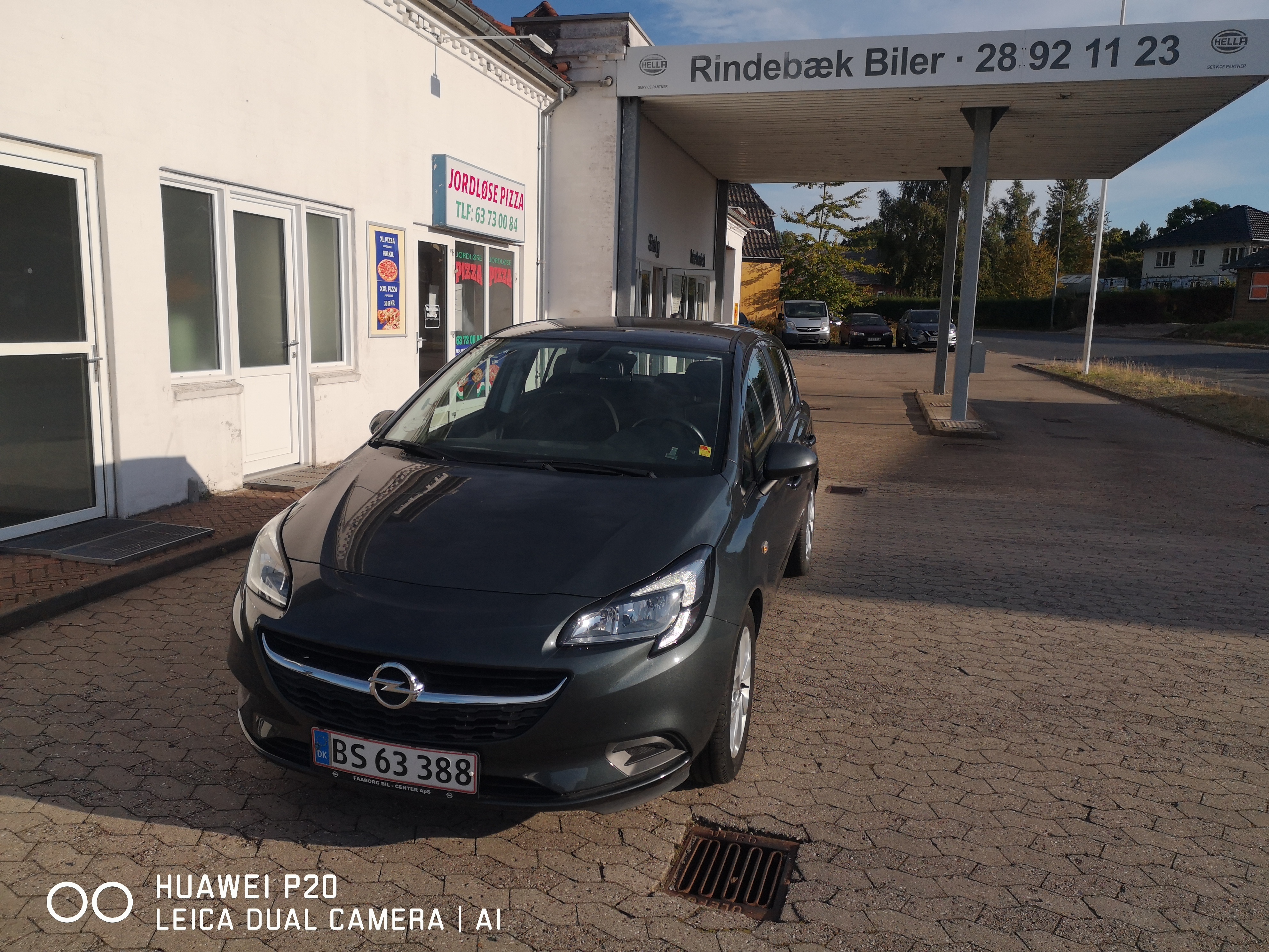 Grå Opel Corsa fra 2017