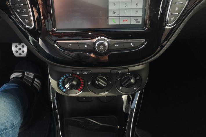 Grå Opel Corsa fra 2017