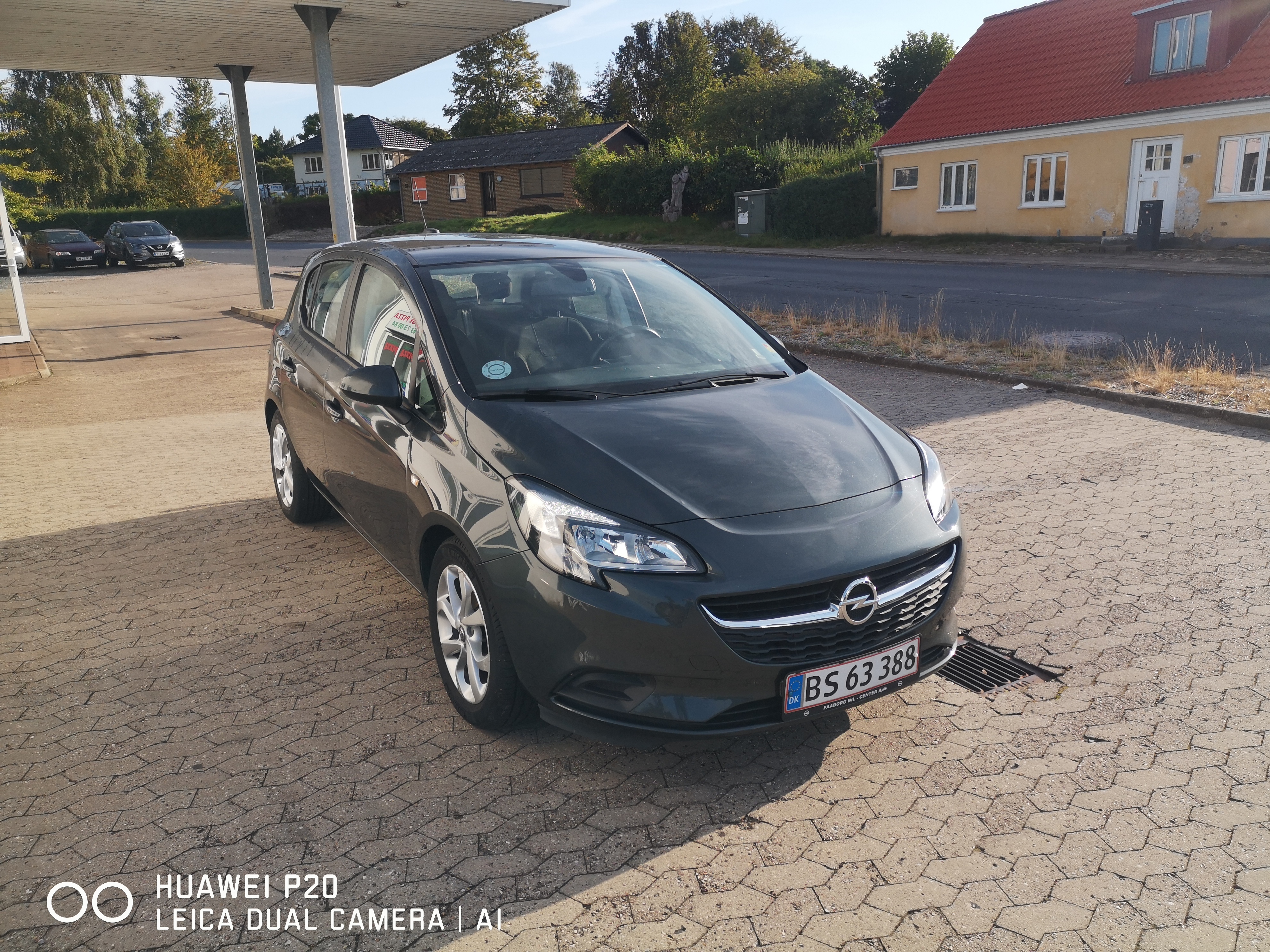 Grå Opel Corsa fra 2017